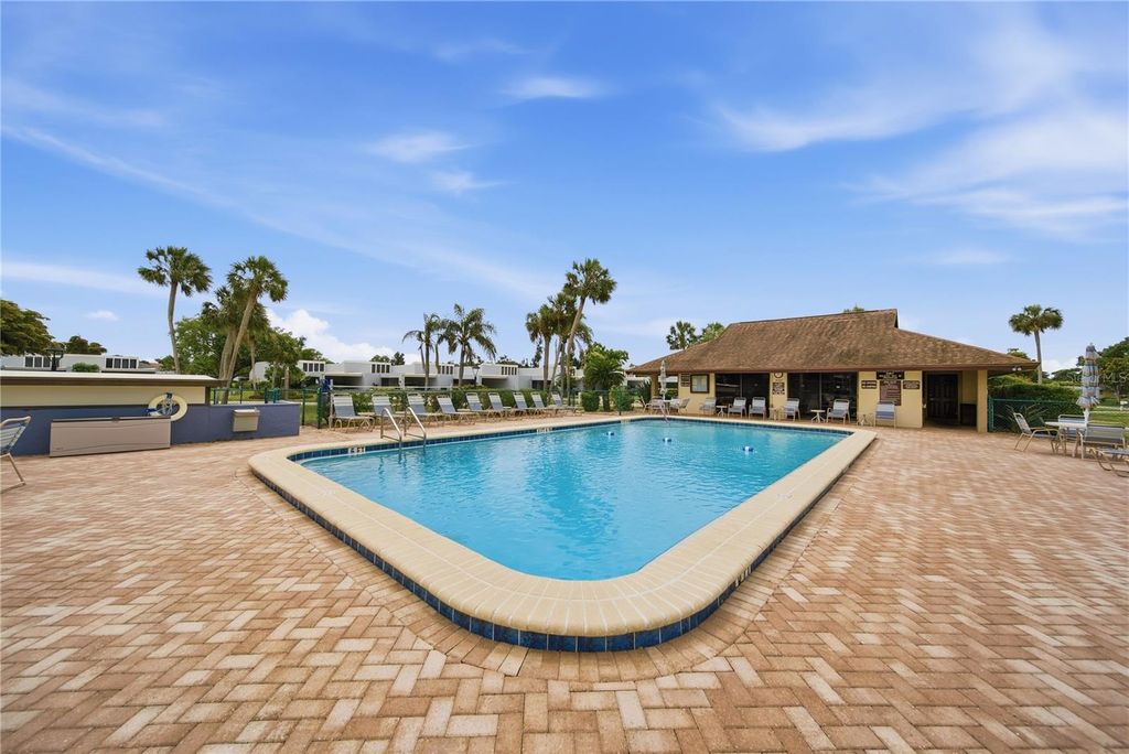 Image 33 of property listing at 6114 43RD STREET W 104E, Bradenton, FL 34210