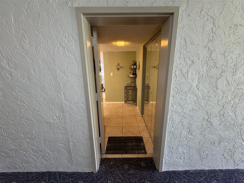 Image 6 of property listing at 6114 43RD STREET W 104E, Bradenton, FL 34210
