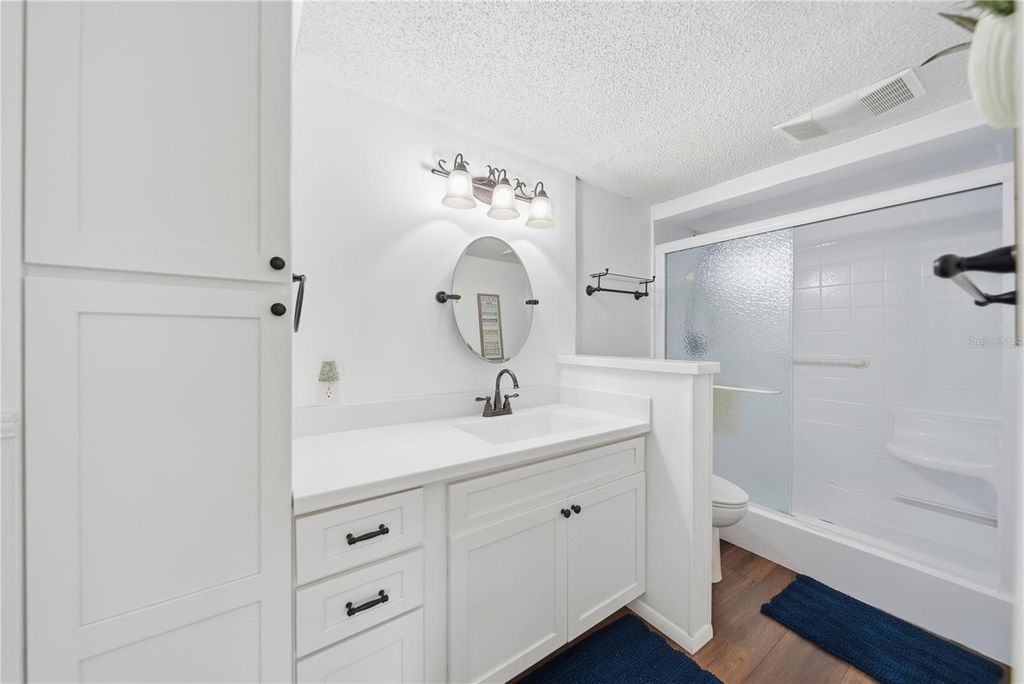 Image 7 of property listing at 6114 43RD STREET W 104E, Bradenton, FL 34210