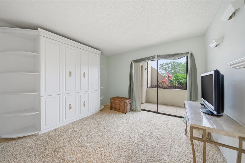 Image 8 of property listing at 6114 43RD STREET W 104E, Bradenton, FL 34210