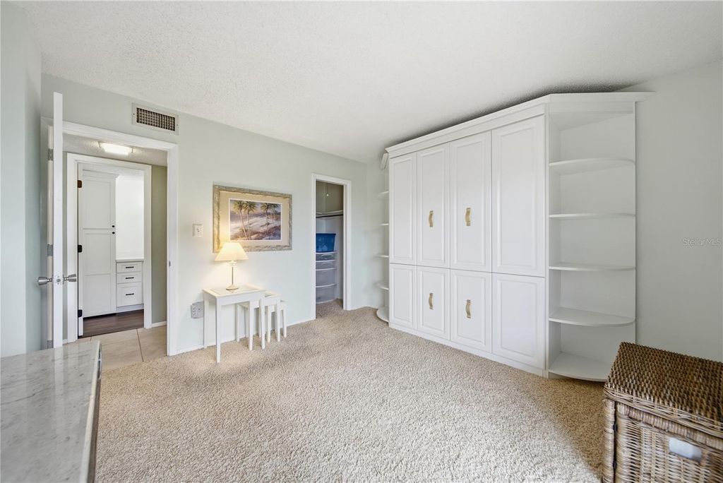 Image 10 of property listing at 6114 43RD STREET W 104E, Bradenton, FL 34210