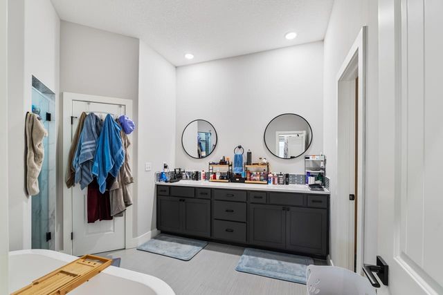 226 S Wellcrest Cir, Goddard, KS 67052