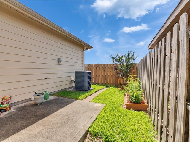7334 Autumn Sun Drive, Houston, TX 77083