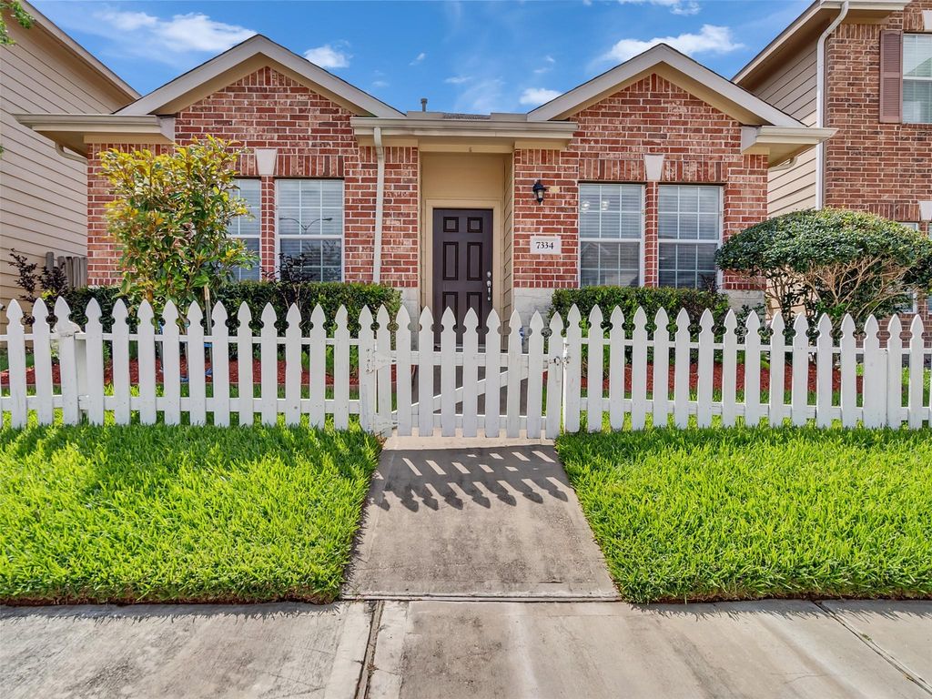 7334 Autumn Sun Drive, Houston, TX 77083