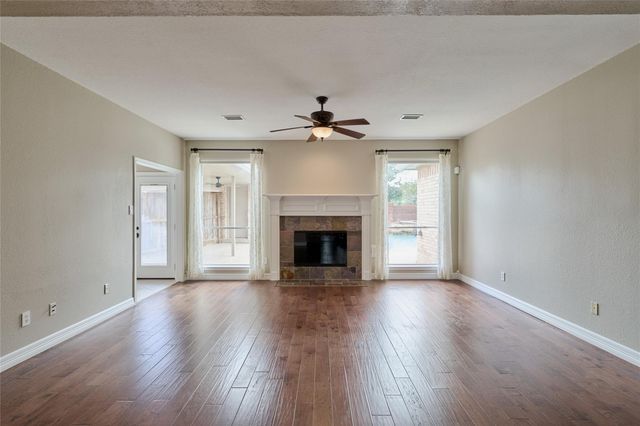 6623 Lussier Drive, Sugar Land, TX 77479