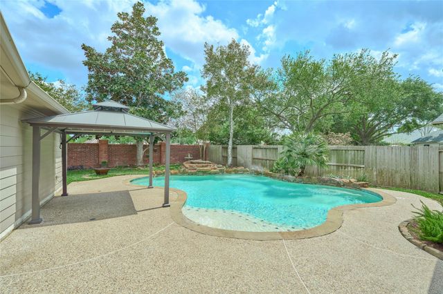 6623 Lussier Drive, Sugar Land, TX 77479