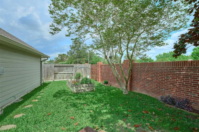 6623 Lussier Drive, Sugar Land, TX 77479