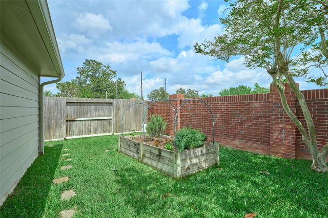 6623 Lussier Drive, Sugar Land, TX 77479