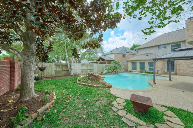 6623 Lussier Drive, Sugar Land, TX 77479
