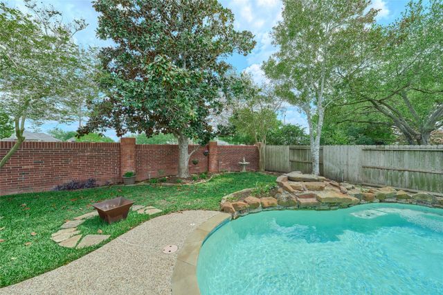 6623 Lussier Drive, Sugar Land, TX 77479