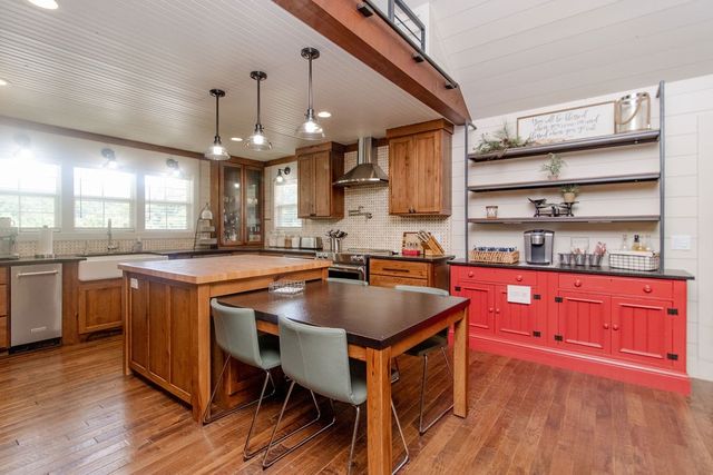 19055 Cove Creek Road, Prairie Grove, AR 72753