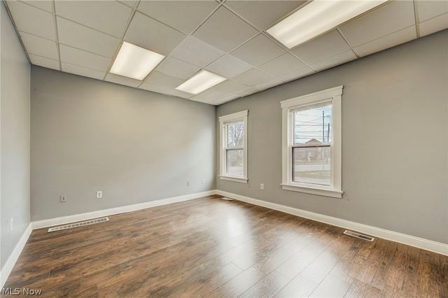 4432 Pearl Road, Cleveland, OH 44109