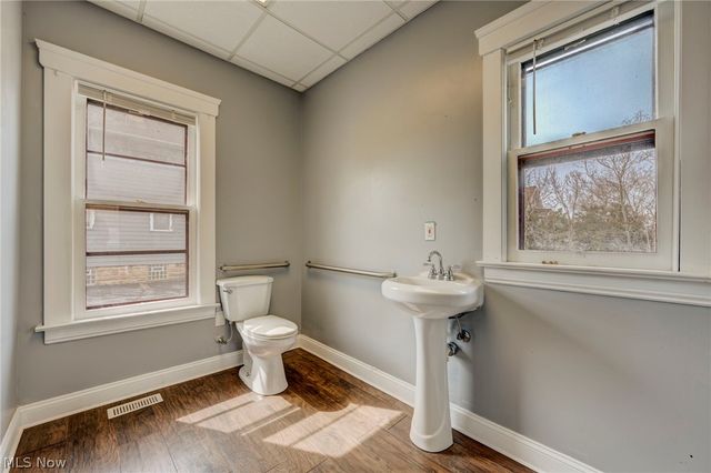 4432 Pearl Road, Cleveland, OH 44109