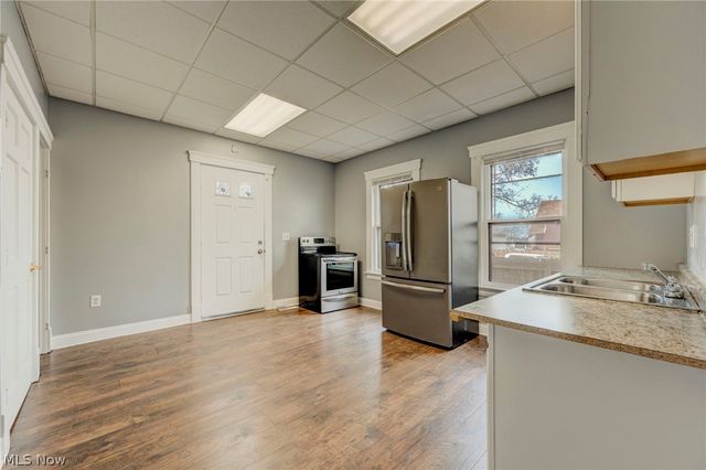 4432 Pearl Road, Cleveland, OH 44109
