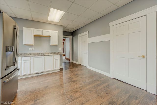 4432 Pearl Road, Cleveland, OH 44109