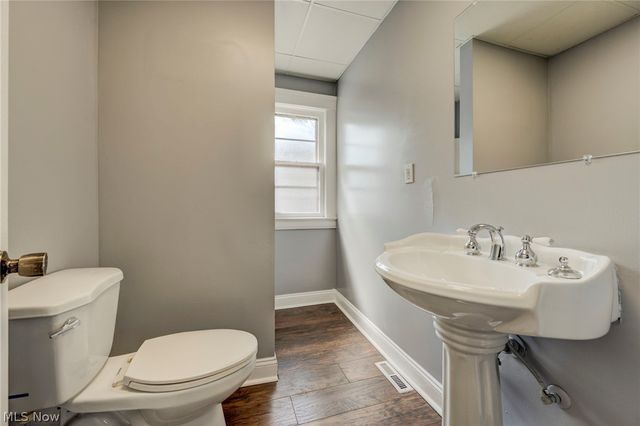 4432 Pearl Road, Cleveland, OH 44109