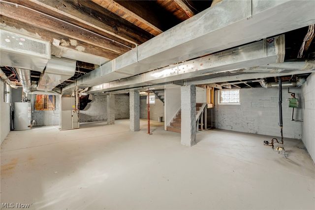 4432 Pearl Road, Cleveland, OH 44109