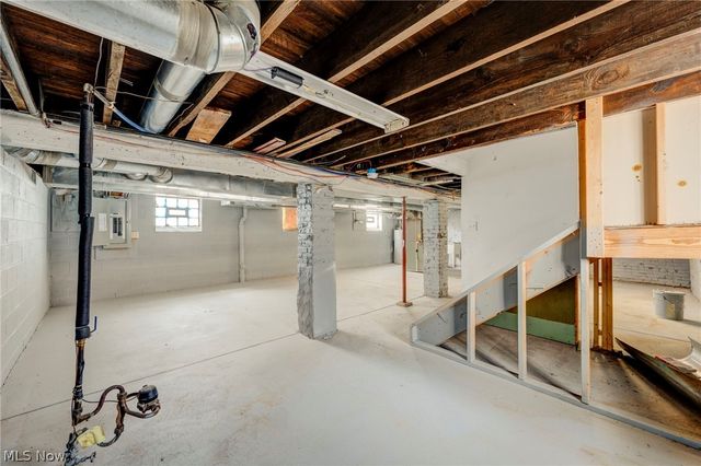 4432 Pearl Road, Cleveland, OH 44109