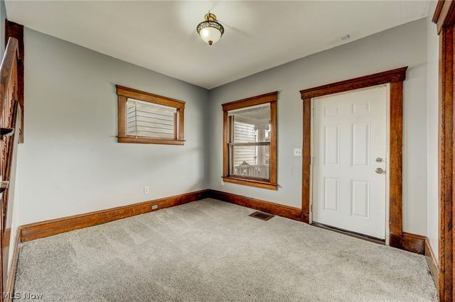 4432 Pearl Road, Cleveland, OH 44109