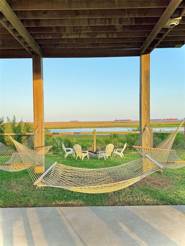 802 18th St Street, Port Bolivar, TX 77650
