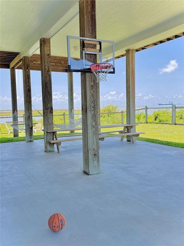 802 18th St Street, Port Bolivar, TX 77650