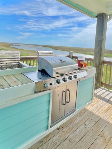 802 18th St Street, Port Bolivar, TX 77650