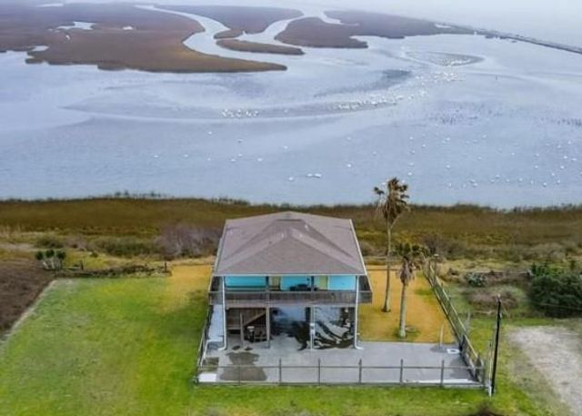 802 18th St Street, Port Bolivar, TX 77650