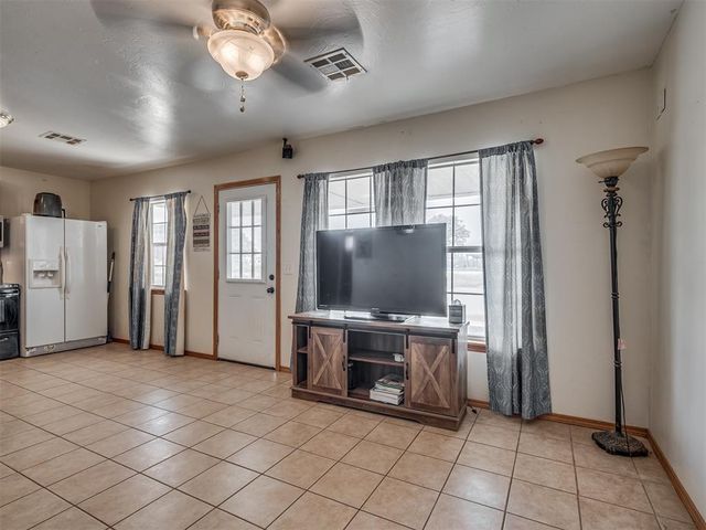 335827 E Winding Road, Mcloud, OK 74851