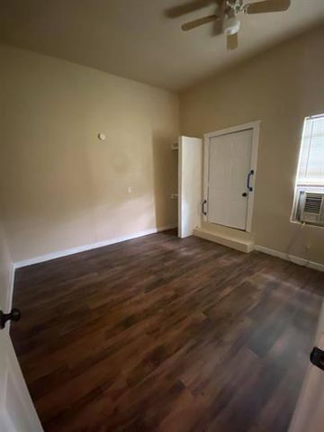 514 Ruddy ST B, Lockhart, TX 78644