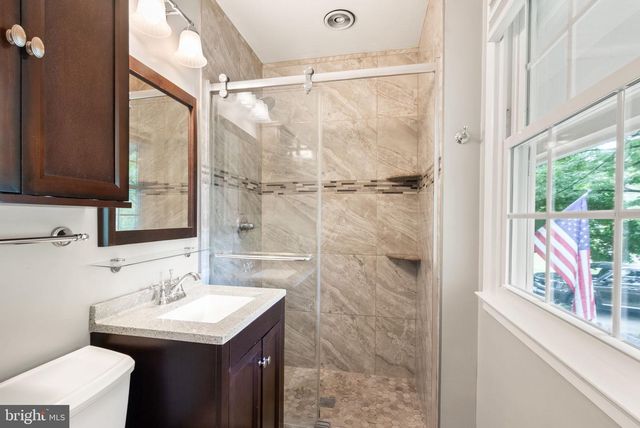 8446 PORTER LN, Alexandria, VA 22308