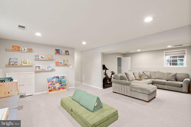 8446 PORTER LN, Alexandria, VA 22308
