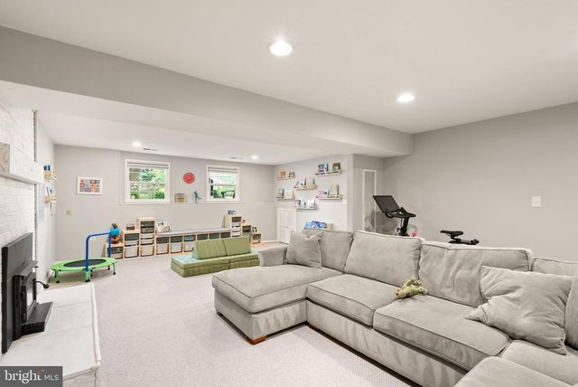 8446 PORTER LN, Alexandria, VA 22308