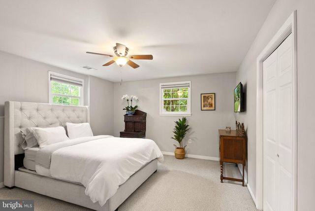8446 PORTER LN, Alexandria, VA 22308