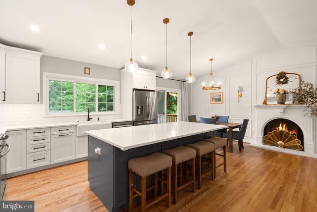 8446 PORTER LN, Alexandria, VA 22308