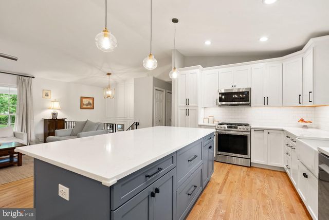 8446 PORTER LN, Alexandria, VA 22308