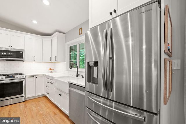 8446 PORTER LN, Alexandria, VA 22308