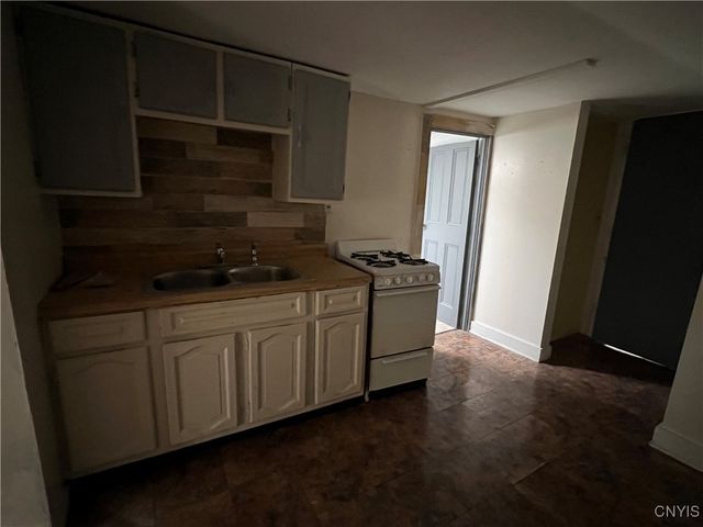 75 Van Anden Street, Auburn, NY 13021