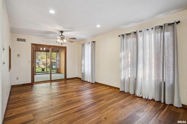 5311 38th Avenue 10, Moline, IL 61265