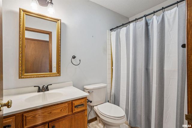 5311 38th Avenue 10, Moline, IL 61265