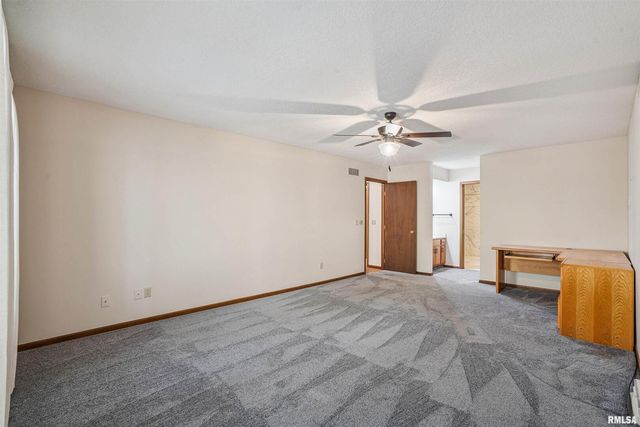 5311 38th Avenue 10, Moline, IL 61265