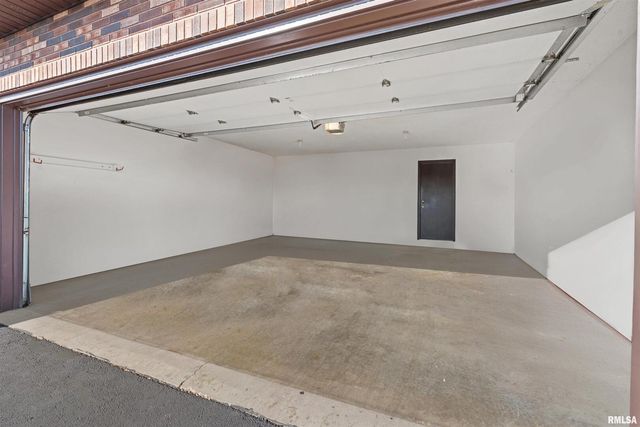 5311 38th Avenue 10, Moline, IL 61265