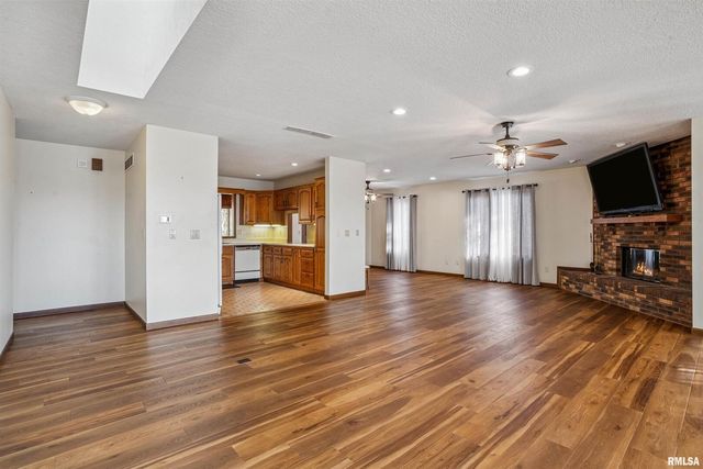 5311 38th Avenue 10, Moline, IL 61265