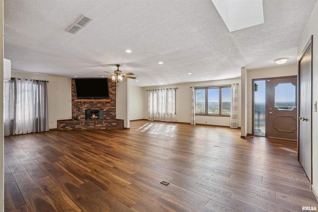 5311 38th Avenue 10, Moline, IL 61265