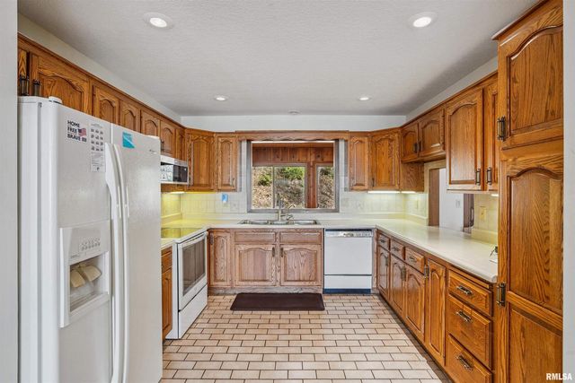 5311 38th Avenue 10, Moline, IL 61265