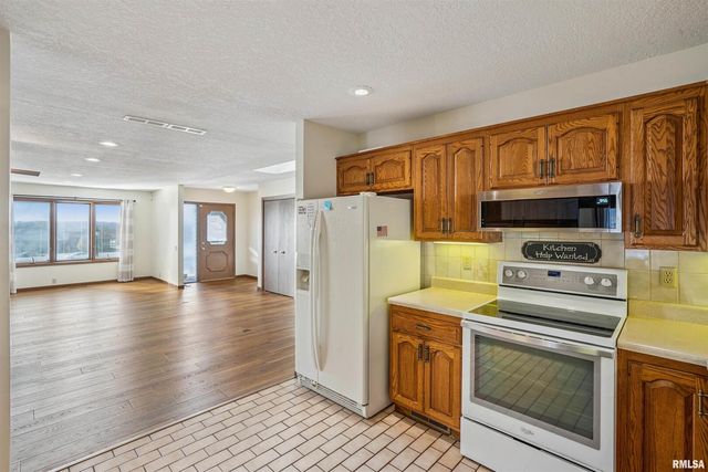 5311 38th Avenue 10, Moline, IL 61265