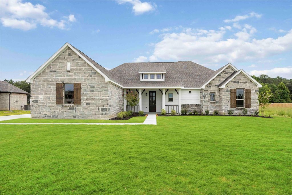 400 Barton Place Drive, Tarkington, TX 77327