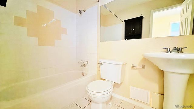 1064 Chambers Court 209, Aurora, CO 80011