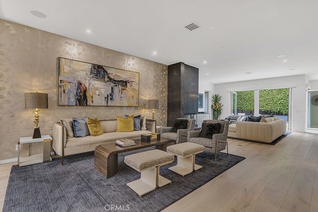 8719 Rosewood Avenue, West Hollywood, CA 90048