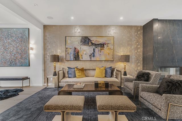 8719 Rosewood Avenue, West Hollywood, CA 90048