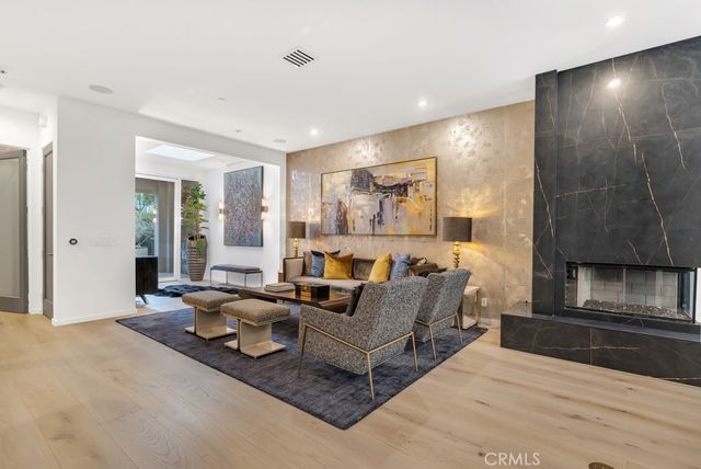 8719 Rosewood Avenue, West Hollywood, CA 90048